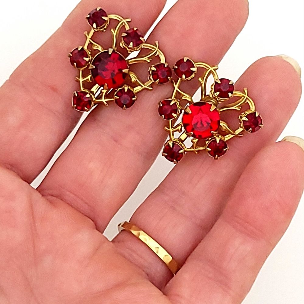 Vintage Red Rhinestone Filigree Heart Earrings Screw-Back Victorian Revival Goth
